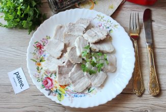 Свинина в банке на плите