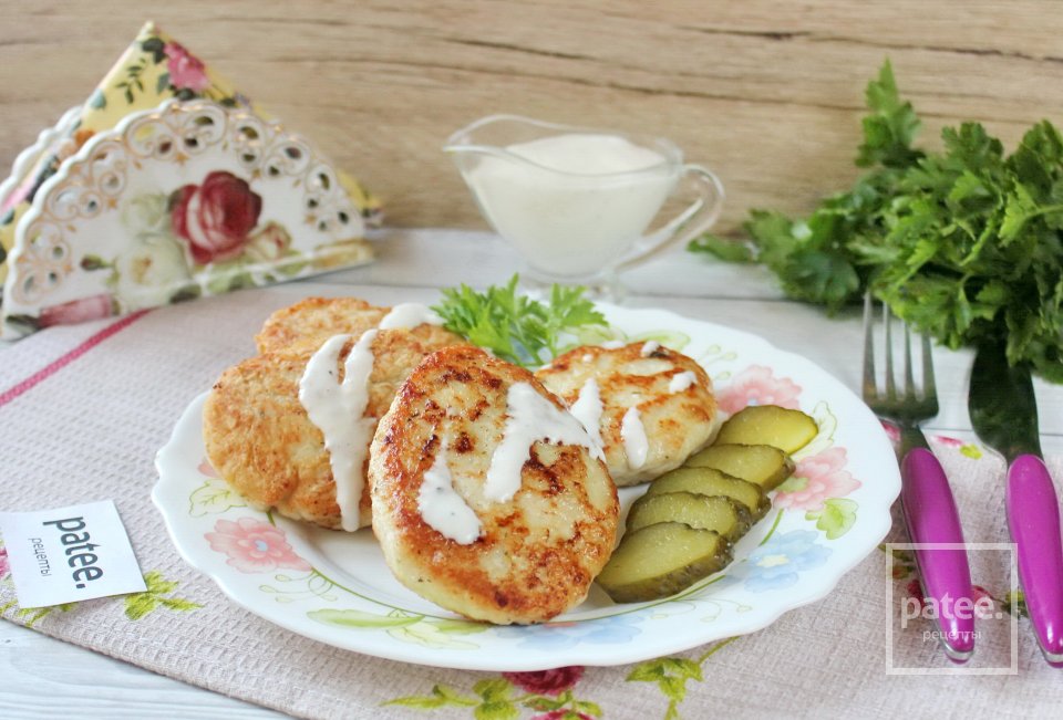 Куриные котлеты с солеными огурцами в сливочном соусе - Шаг 10