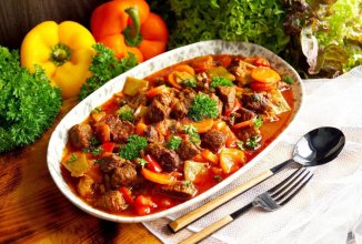 Мясо со стручковой фасолью на сковороде 🥩