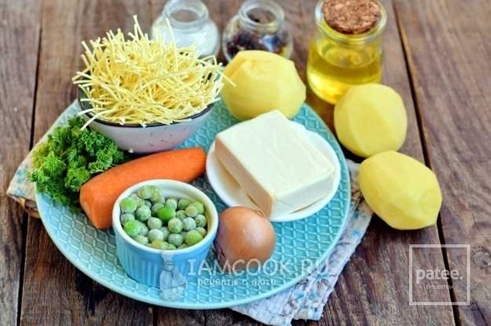 Сырный суп с яичной лапшой и зеленым горошком🍲 - Шаг 1