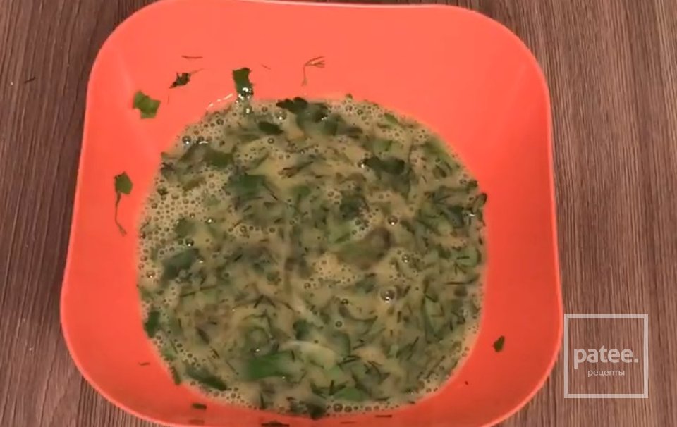 Жареный тухум-барак или пирожки с яйцом и зеленью - Шаг 2