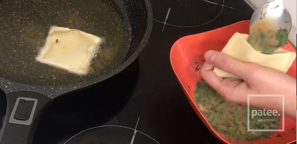 Жареный тухум-барак или пирожки с яйцом и зеленью - Шаг 4