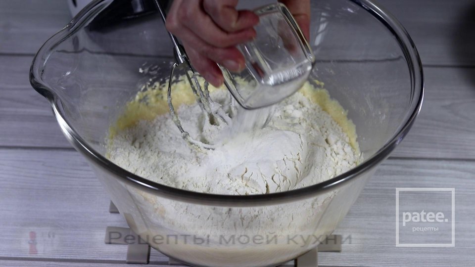 Лимонный пирог с изюмом и орехами - Шаг 4