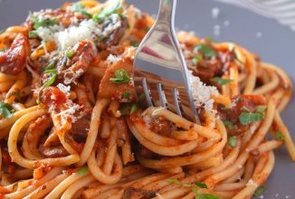 Паста с грибами и томатным соусом 🍝