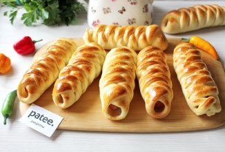 Сосиски в тесте косичкой