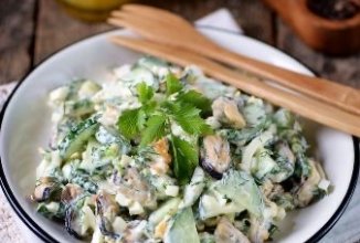 Салат с мидиями и огурцом 🥗