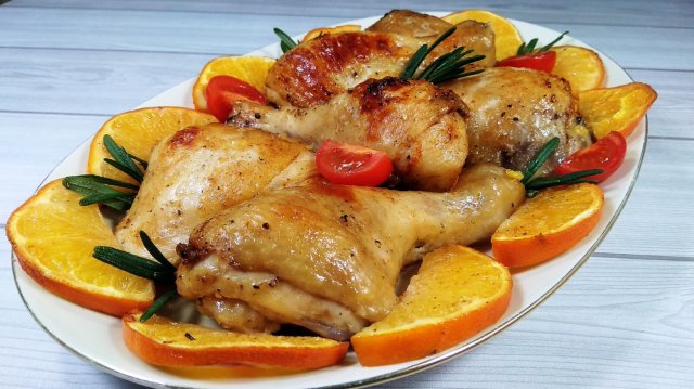 Запеченная курица с апельсинами и специями