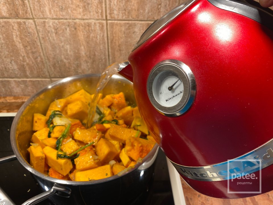 Тыквенный суп-пюре с имбирем, беконом и креветками - Шаг 11