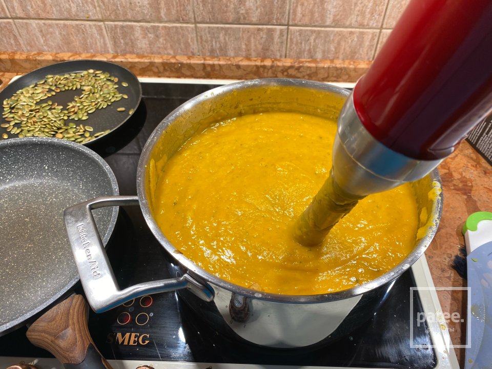 Тыквенный суп-пюре с имбирем, беконом и креветками - Шаг 15