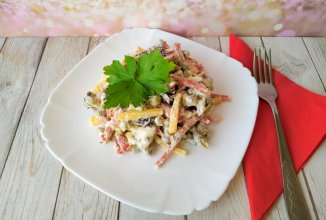 Салат «Банкетный» с колбасой