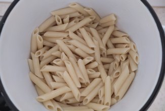 Отварные макароны с маслом