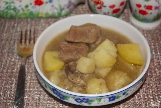 Картошка, тушенная с мясом и шампиньонами 👍🏼