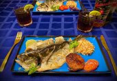 Распластанная Дорада с рисом и вермишелью