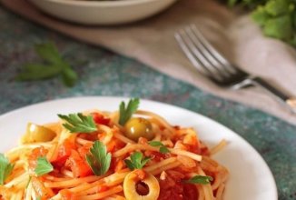 Спагетти в томатном соусе 🍝