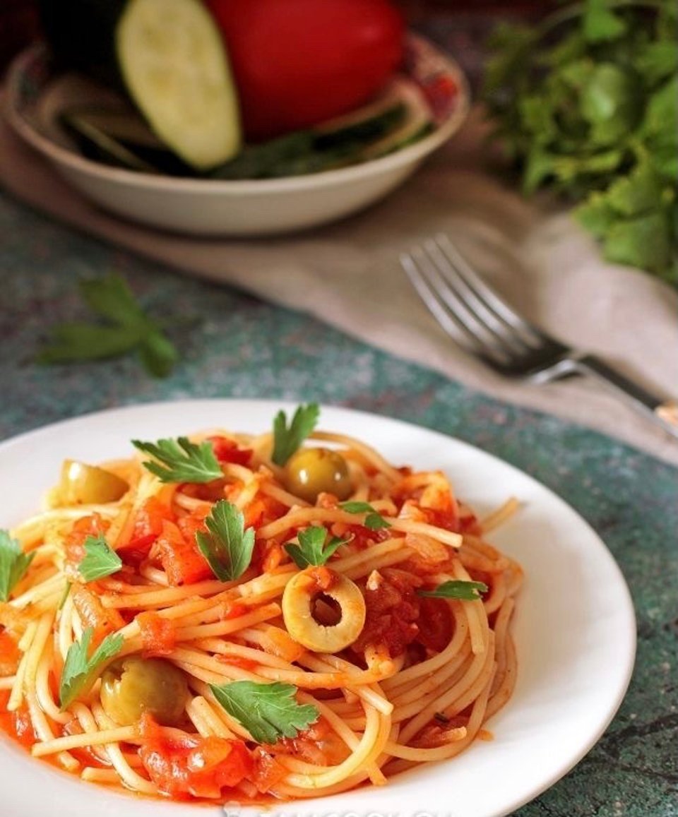 Спагетти в томатном соусе 🍝