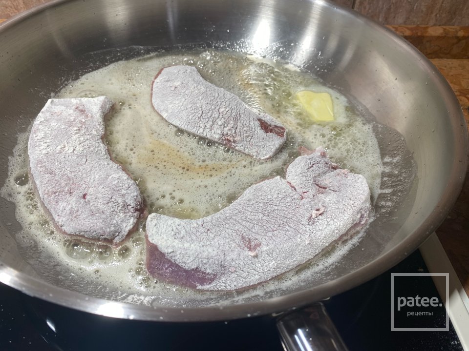 Жареная печень с хурмой - Шаг 8