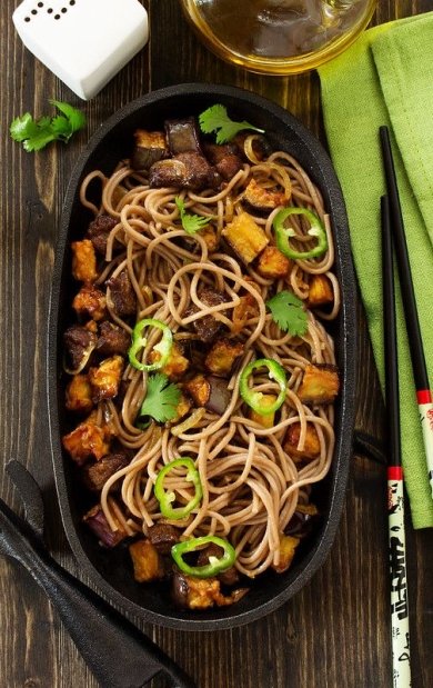 Лапша соба с жареными баклажанами и говяжьей вырезкой 🍝 - Шаг 1