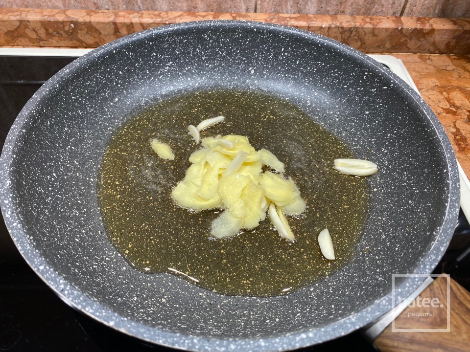 Корейский омлет GYERAN JIJIM с бок-чоем и имбирем - Шаг 6