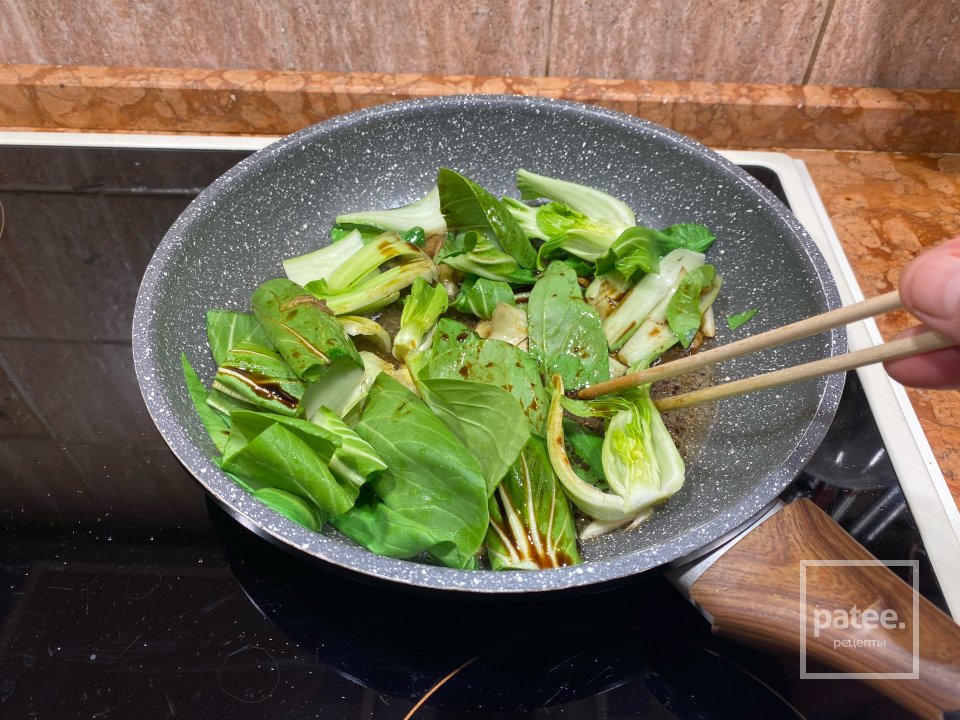 Корейский омлет GYERAN JIJIM с бок-чоем и имбирем - Шаг 7