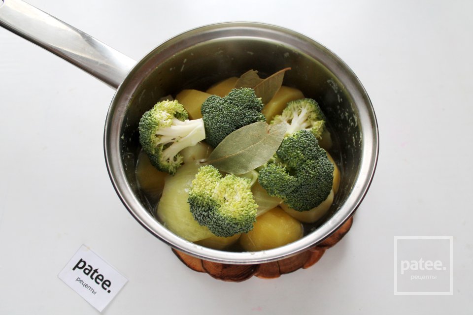 Картофельное пюре с брокколи на сливочном масле и молоке - Шаг 7