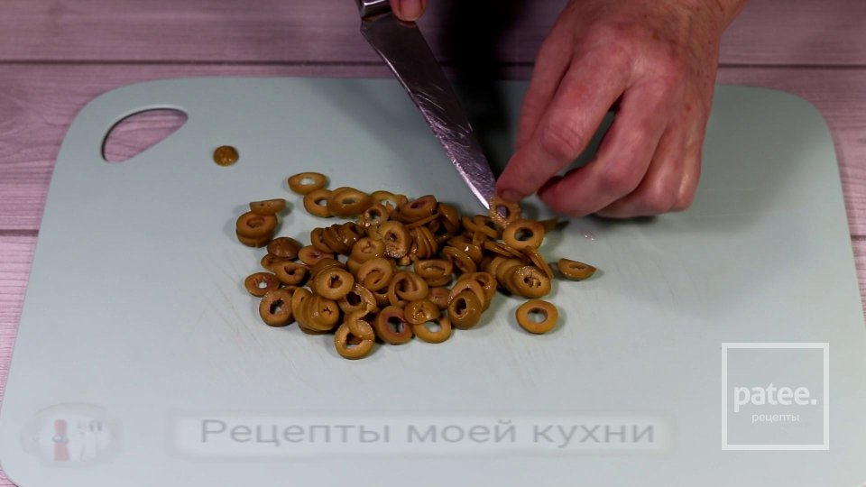 Салат с тунцом, оливками, редисом и авокадо - Шаг 3