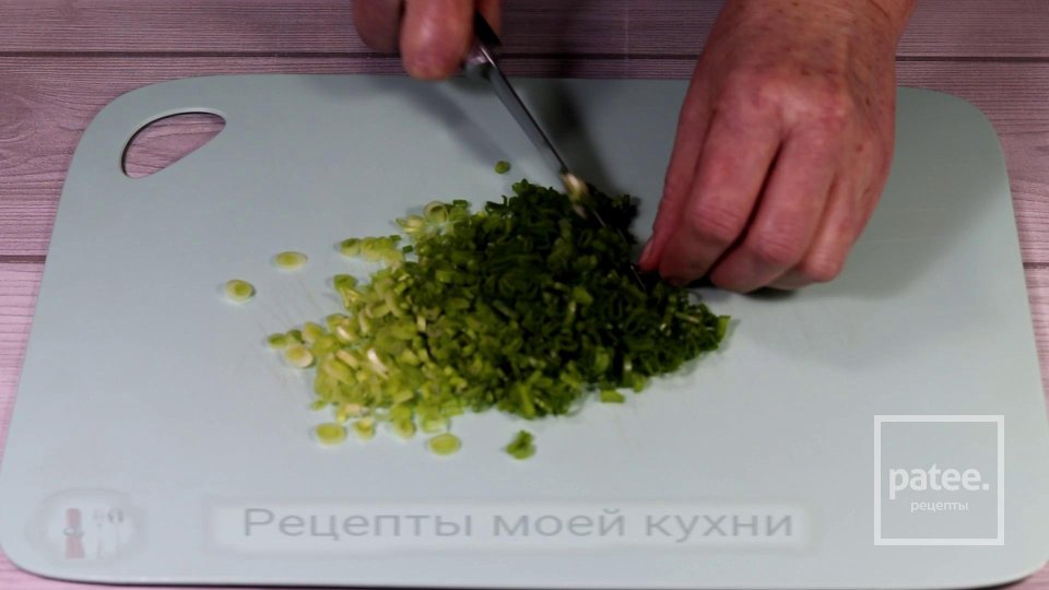 Салат с тунцом, оливками, редисом и авокадо - Шаг 4