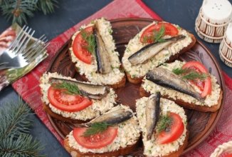 Бутерброды со шпротами, картофелем и плавленым сыром 🥪