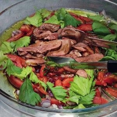 Говядина с томатами, базиликовым маслом и листьями сельдерея 🥗 - Шаг 1