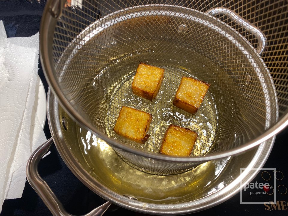 Суфле из сибаса с хрустящим картофелем, имбирным муссом, гороховым пюре за 16 часов - Шаг 16