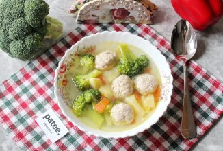 Суп с фрикадельками и брокколи