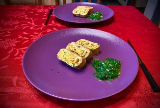 Тамаго-яки — японский омлет в роллах с иваси