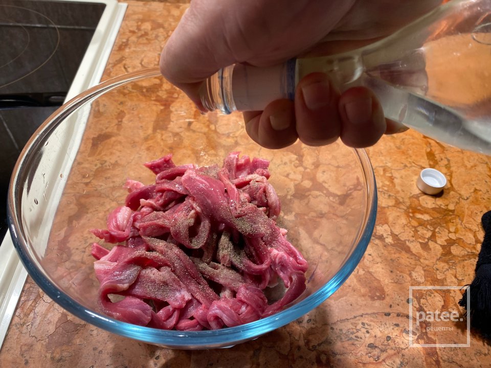 Пулькоги — корейская маринованная говядина с овощами и хрустящей лапшой - Шаг 3