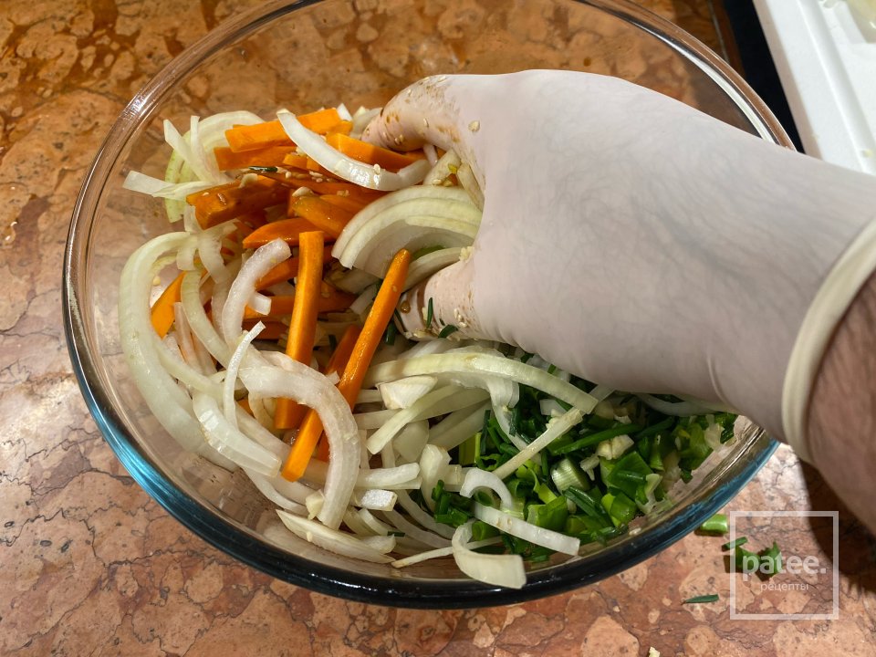 Пулькоги — корейская маринованная говядина с овощами и хрустящей лапшой - Шаг 5