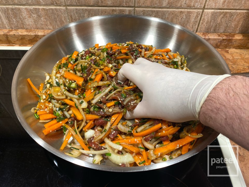 Пулькоги — корейская маринованная говядина с овощами и хрустящей лапшой - Шаг 7