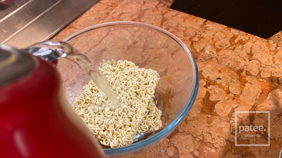 Пулькоги — корейская маринованная говядина с овощами и хрустящей лапшой - Шаг 9