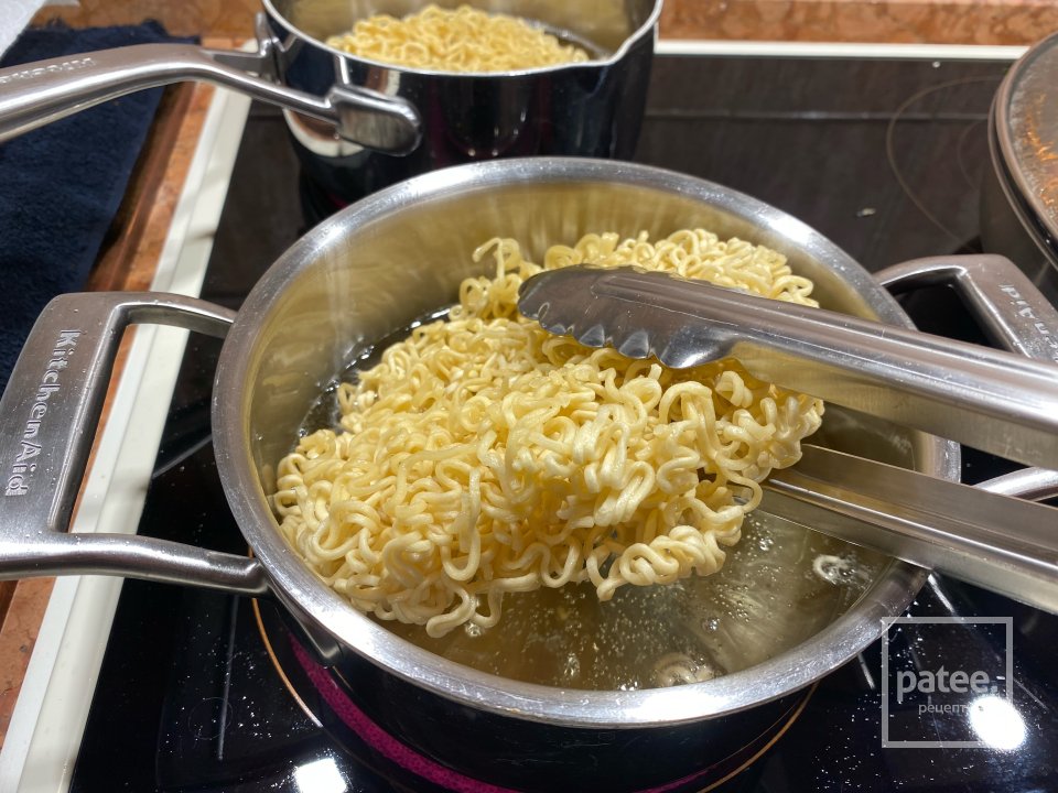 Пулькоги — корейская маринованная говядина с овощами и хрустящей лапшой - Шаг 11