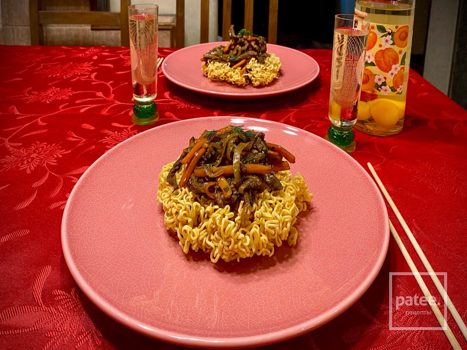 Пулькоги — корейская маринованная говядина с овощами и хрустящей лапшой - Шаг 12