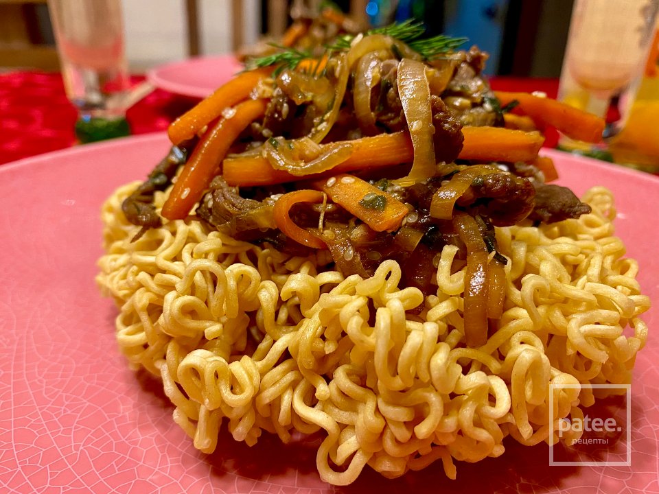 Пулькоги — корейская маринованная говядина с овощами и хрустящей лапшой - Шаг 13