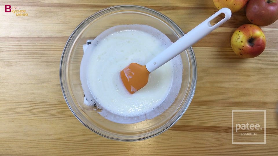 Кексы на кефире с яблоками - Шаг 2