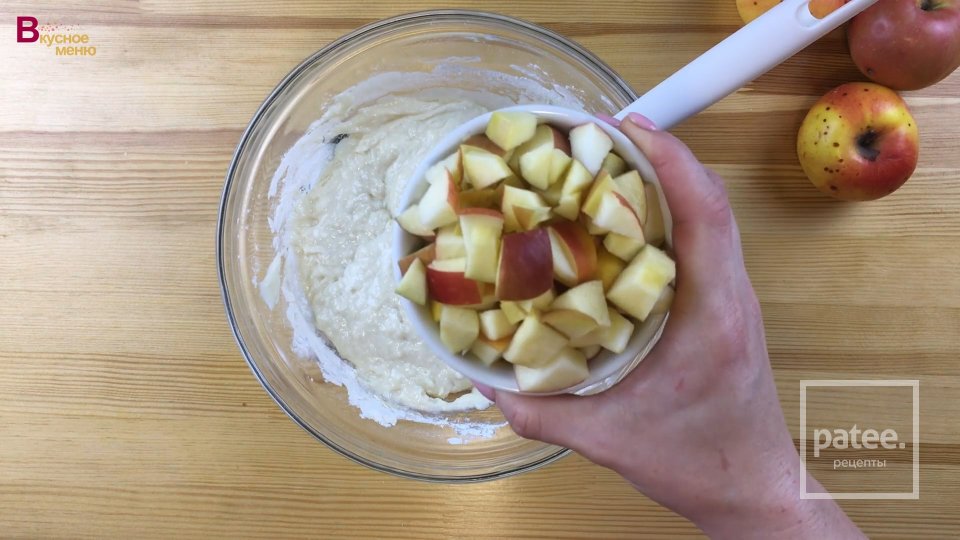 Кексы на кефире с яблоками - Шаг 4