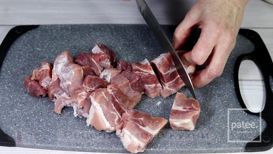 Мясо в сливочном соусе с зелёным горошком - Шаг 2