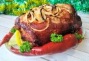 Мясо в духовке или любимый мясной рулет на праздничный стол (это несложно)!
