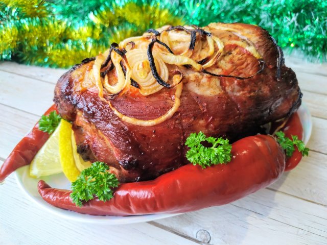 Мясо в духовке или любимый мясной рулет на праздничный стол (это несложно)!