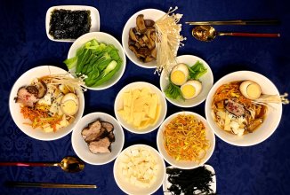 Японский Рамен на курином бульоне со свининой