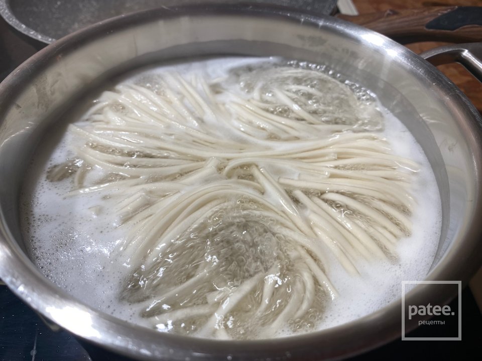 Японский Рамен на курином бульоне со свининой - Шаг 11