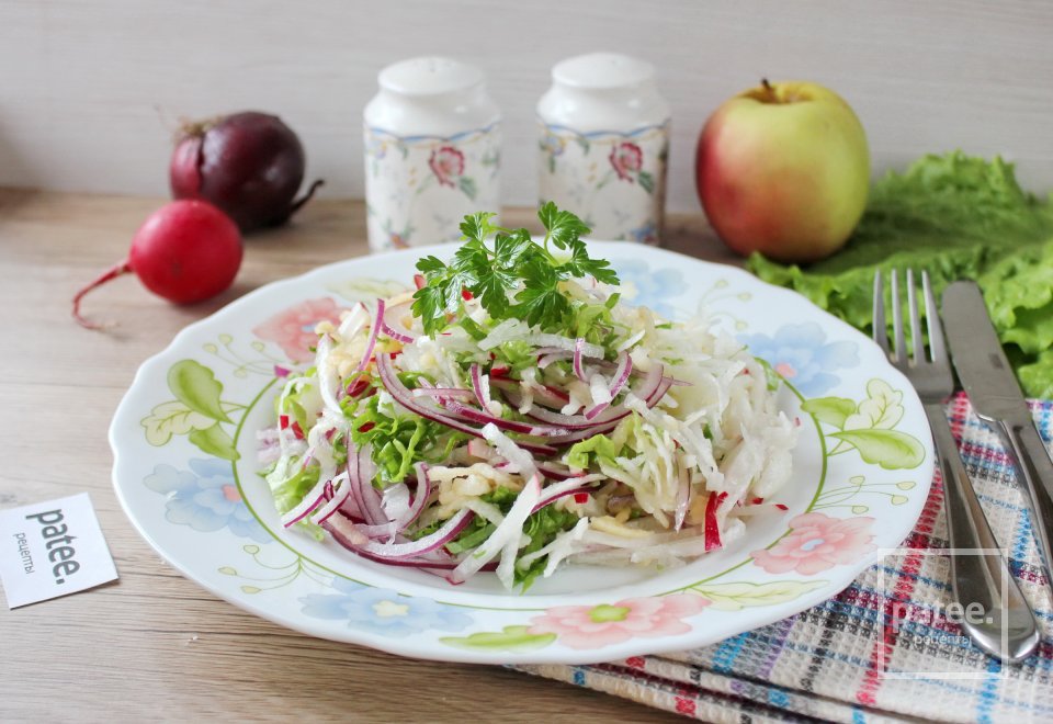 Салат с редькой, яблоком и красным луком - Шаг 8