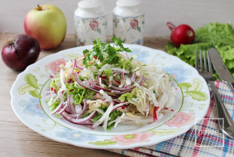 Салат с редькой, яблоком и красным луком - Шаг 9