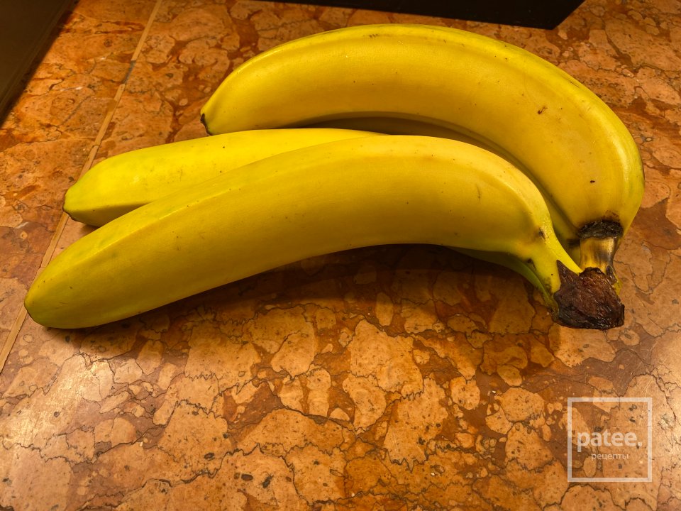 Оладьи из бананов с орехами - Шаг 1