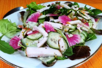 Cалат с курицей и овощами за 5 минут. Без майонеза! С пикантной заправкой