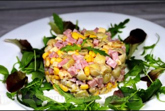 Cалат с грибами и ветчиной